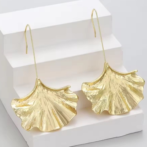 NEW ZARA  Gold Leaf Earrings - Picture 10 of 13
